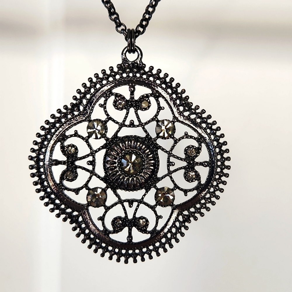 Express statement necklace